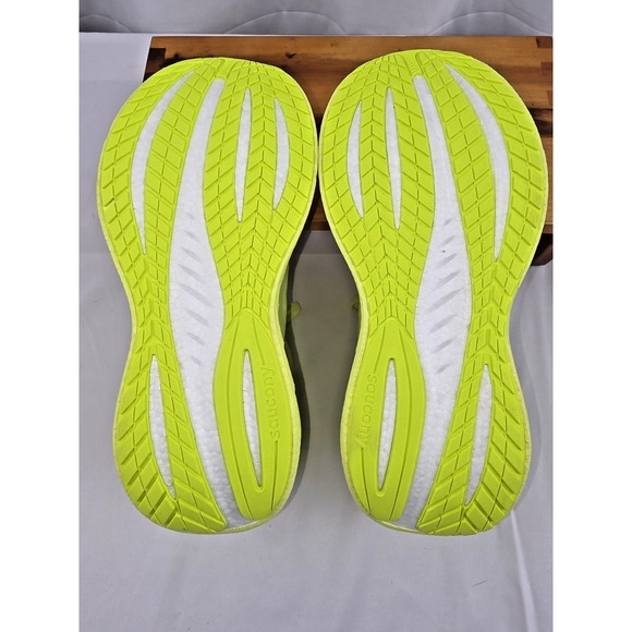 Saucony Women's Triumph 22 Sunny Citron Running Shoes S10964-152 New No Tags/Box - Picture 9 of 11
